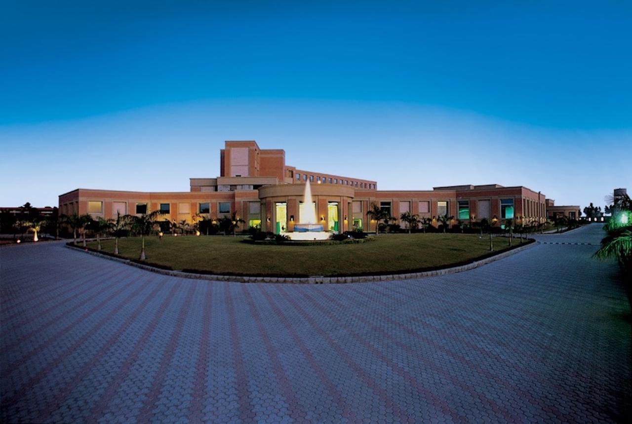 Aveda Hotel - Ludhiana Exterior foto